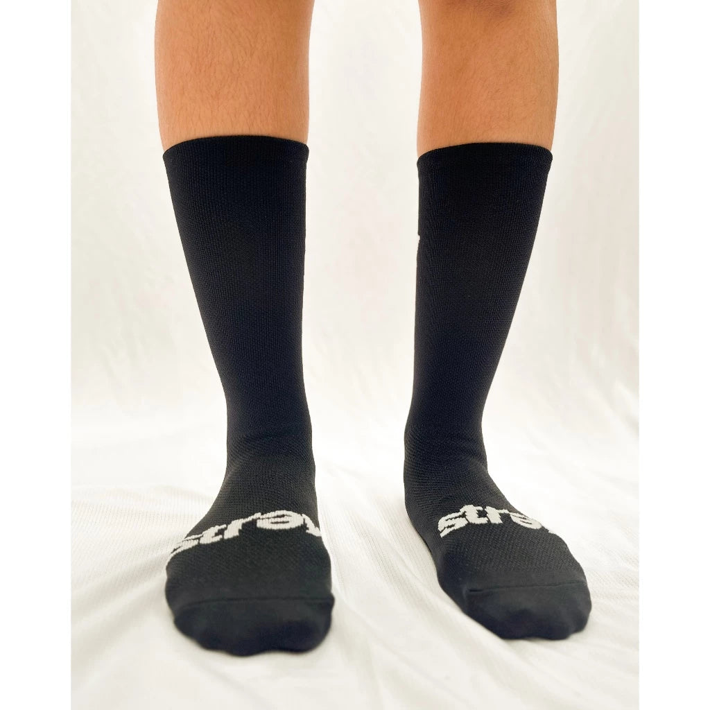 STRAY - Kaos Kaki Sport Hitam Mold