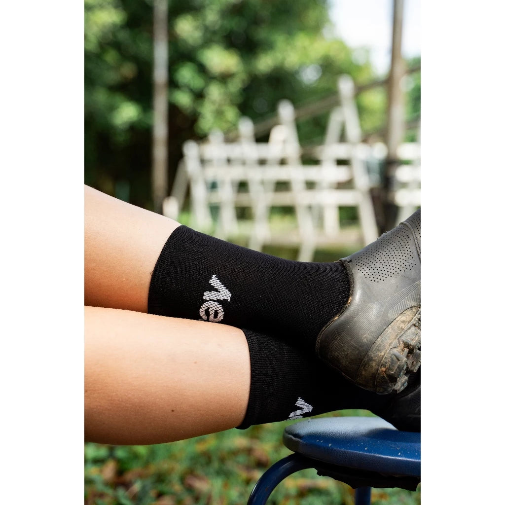 STRAY - Kaos Kaki Sport Hitam Mold