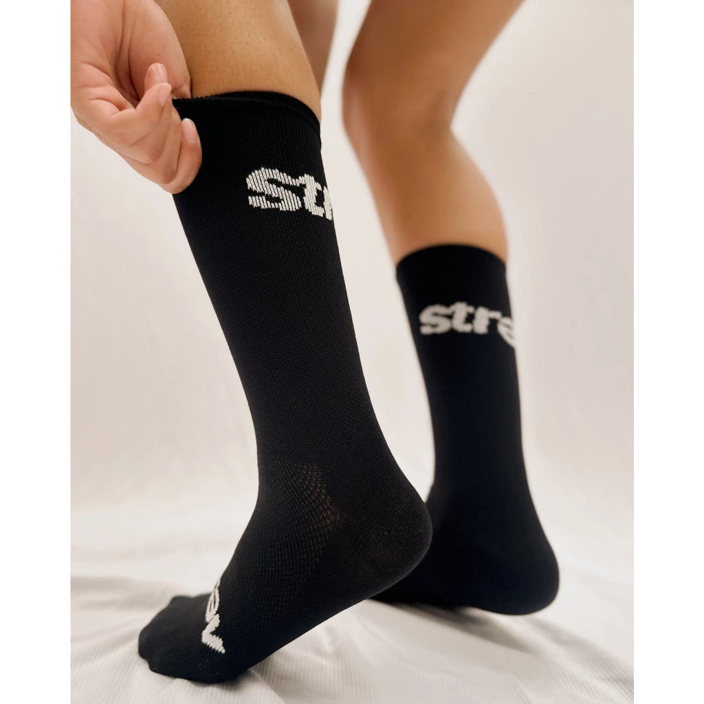 STRAY - Kaos Kaki Sport Hitam Mold